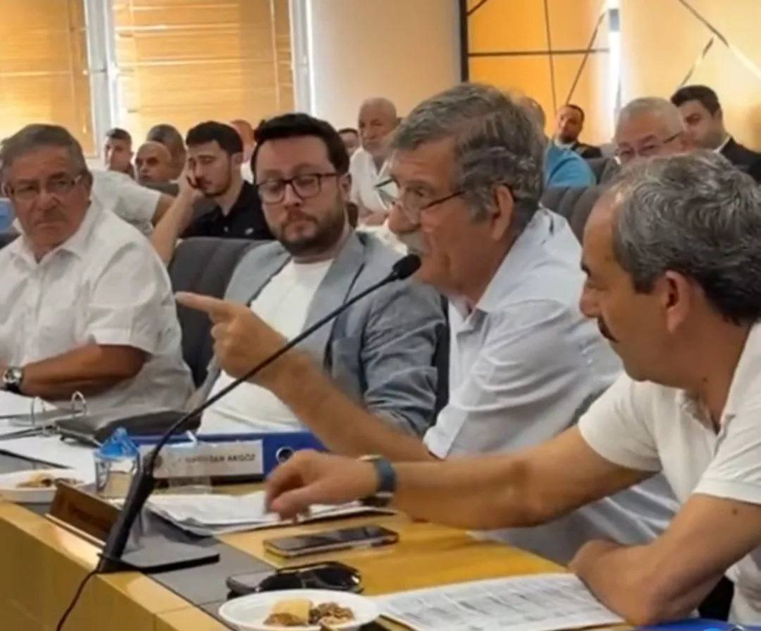 Belediye Meclisi Toplantısında Kısa Süreli Gerginlik