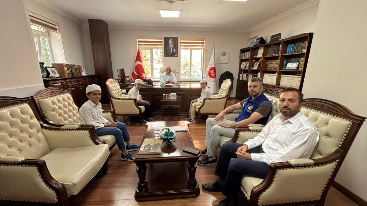 Kumbaralar Küçük, Gönülleri Kocaman!