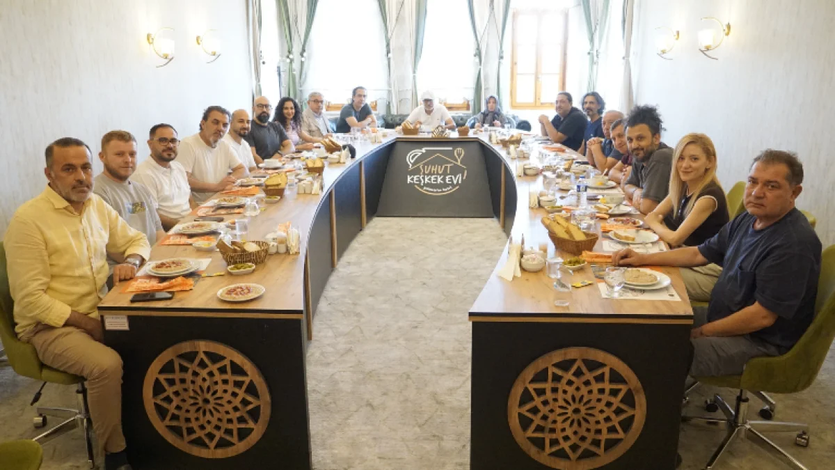 Ünlü Sanatçı Kıraç Şuhut’u Ziyaret Etti