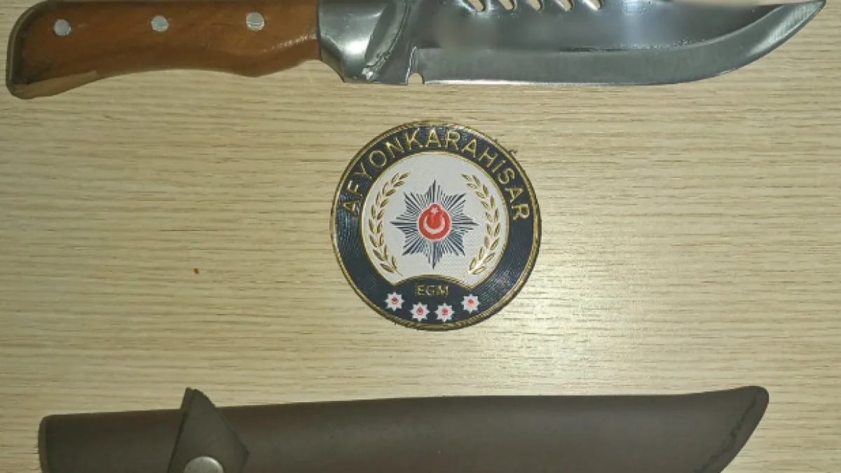AFYONKARAHİSAR’DA EMNİYET DENETİMLERİ SIKLAŞTI: 25 ARANAN ŞAHIS YAKALANDI