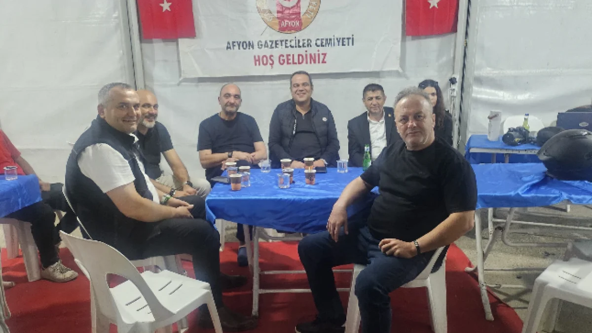 Afyonkarahisar’da Gazeteciler Cemiyeti Standında Meslektaş Buluşması