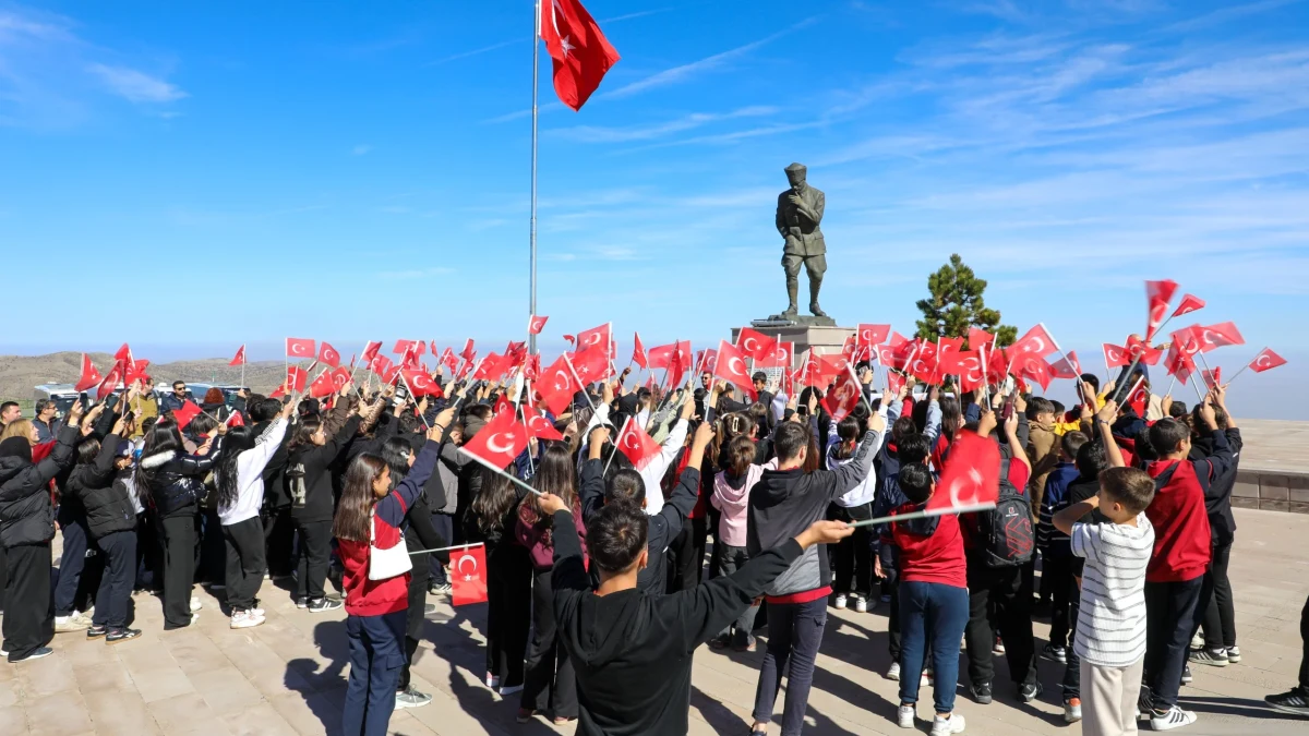 Zaferin İzinde, Kocatepe’nin Zirvesi’nde”: Afyonkarahisar Belediyesinden Gelecek Nesillere Tarih Dersi